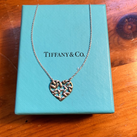 Tiffany - Olive Leaf Heart Pendant - Paloma Picasso® - Picture 1 of 2